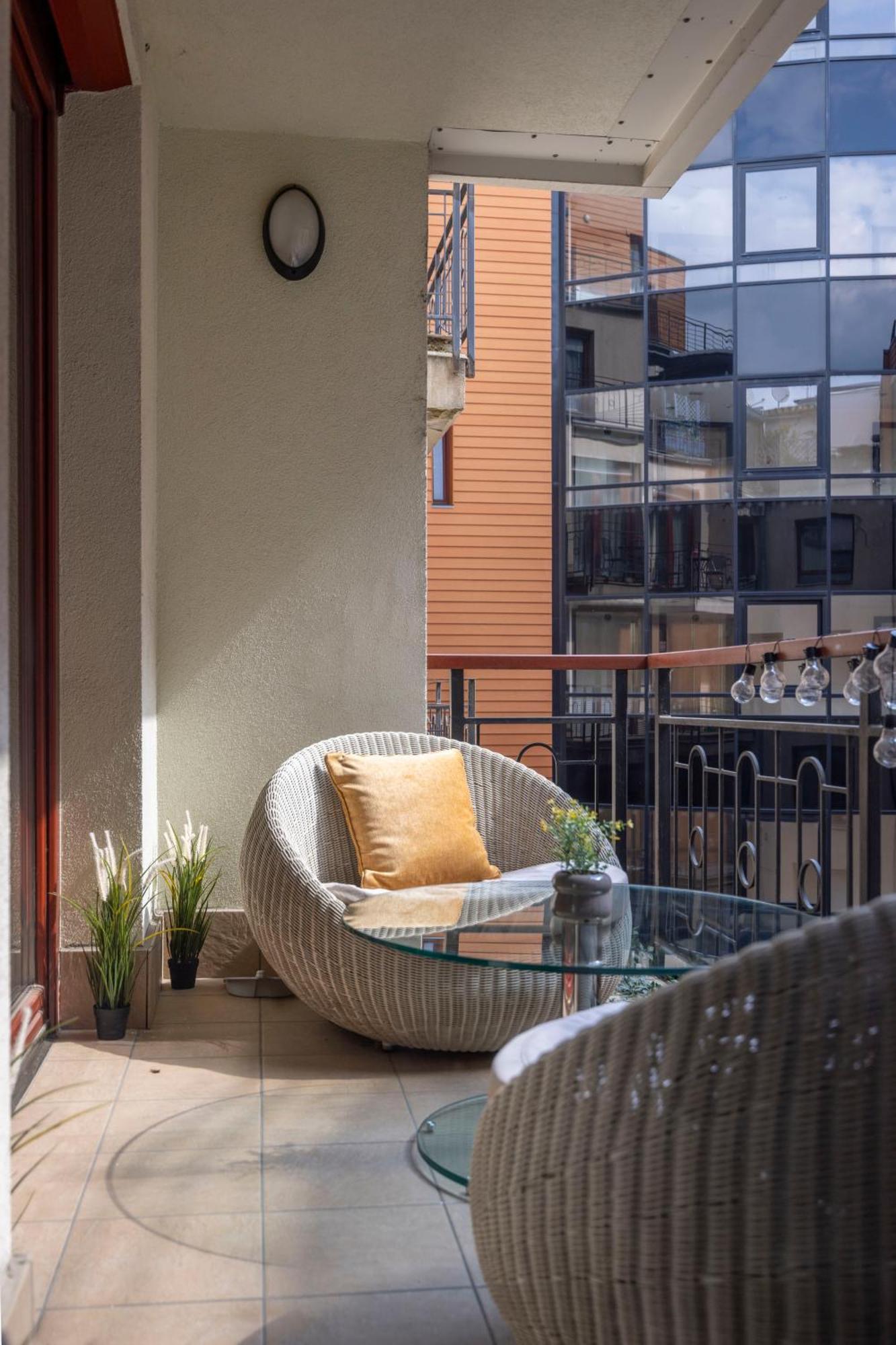 Exclusive Central Suite With Balcony By Prestige Homes Budapest Exteriör bild
