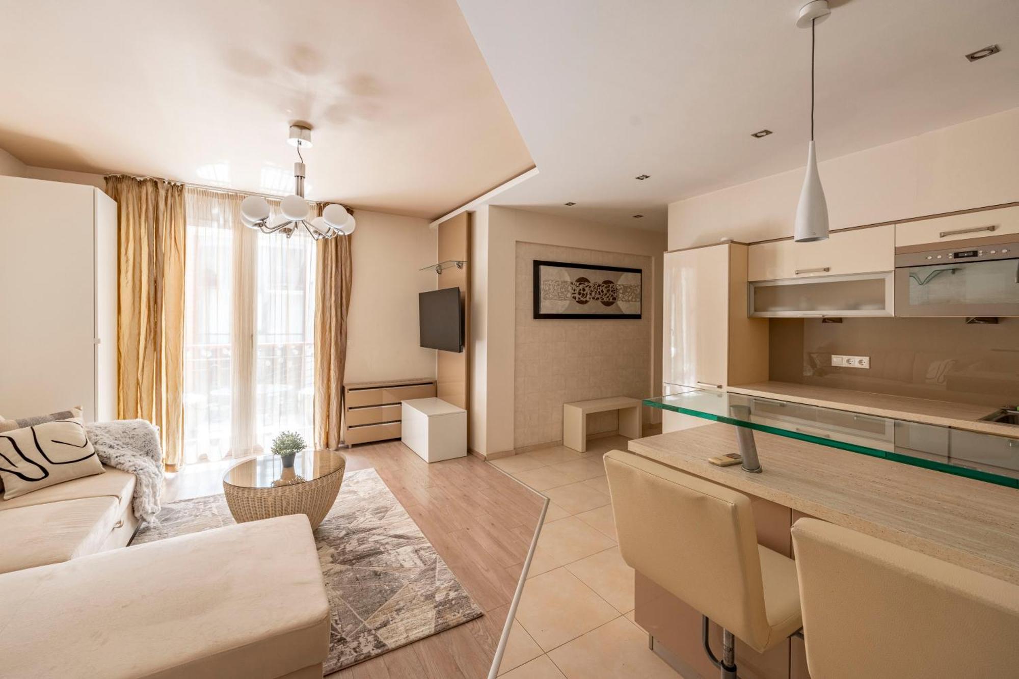 Exclusive Central Suite With Balcony By Prestige Homes Budapest Exteriör bild